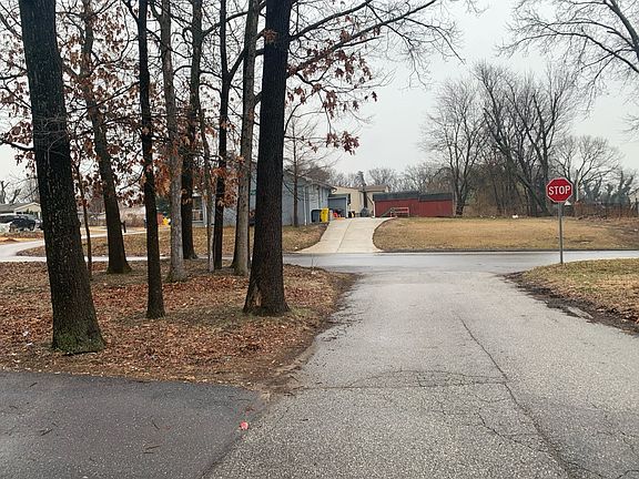 4th image of 820 Marley Ave