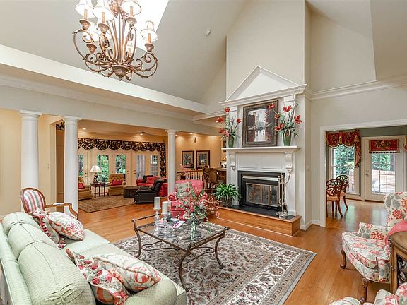 3rd image of 1 Pine Valley Ct