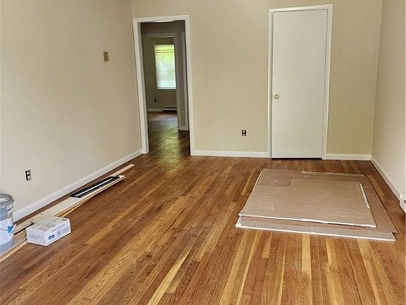 5th image of 825 Cameron St