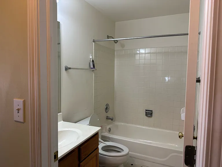 1123 Shorewood Ct — Photo 5