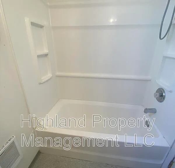1170 NE Harvey Rd #B — Photo 16
