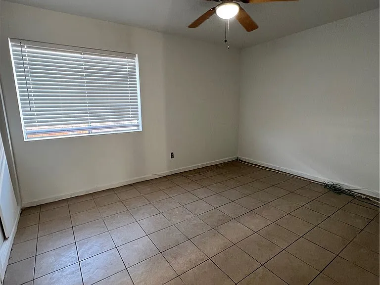 240 W Mayfair Ave — Photo 4