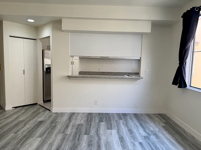 211 S Poinsettia Pl — Photo 4