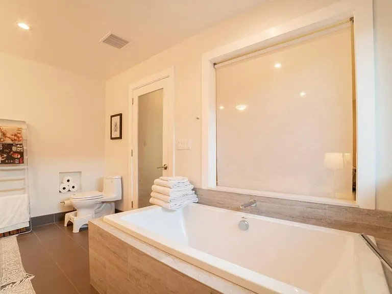 1530 Marine Ave — Photo 1