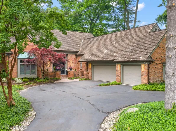3546 Bloomfield Club Dr, Bloomfield Hills, MI 48301