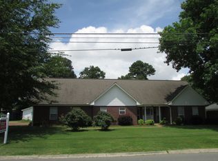 406 W 10th St, Stuttgart, AR 72160