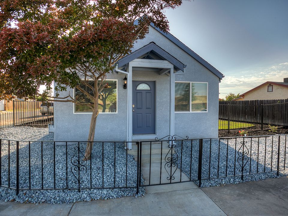 Fully Fenced Yard