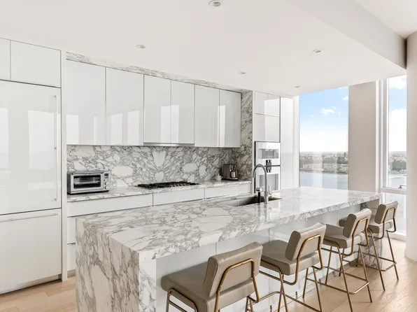 10 Riverside Boulevard image 4 of 19