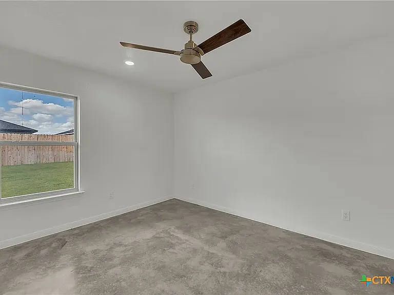 904 Cherry Laurel Ln #B — Photo 8