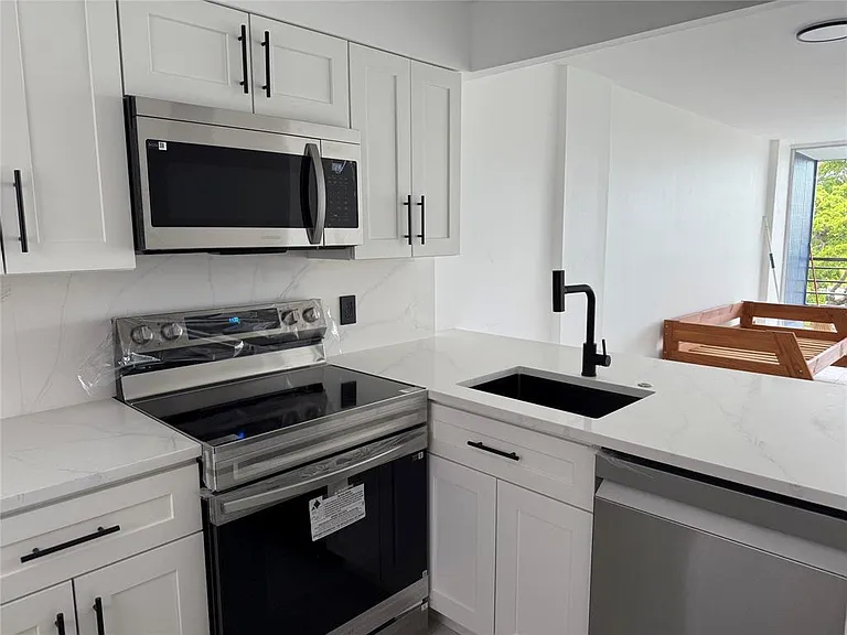 112 Royal Park Dr #4B — Photo 8