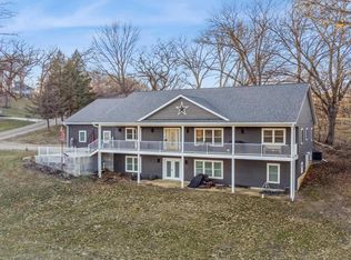 2939 Oakwood Trl, Camanche, IA 52730