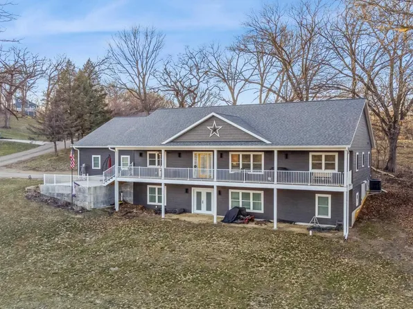 2939 Oakwood Trl, Camanche, IA 52730