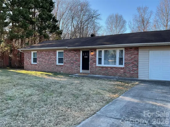 2132 14th Avenue Dr NE, Hickory, NC 28601