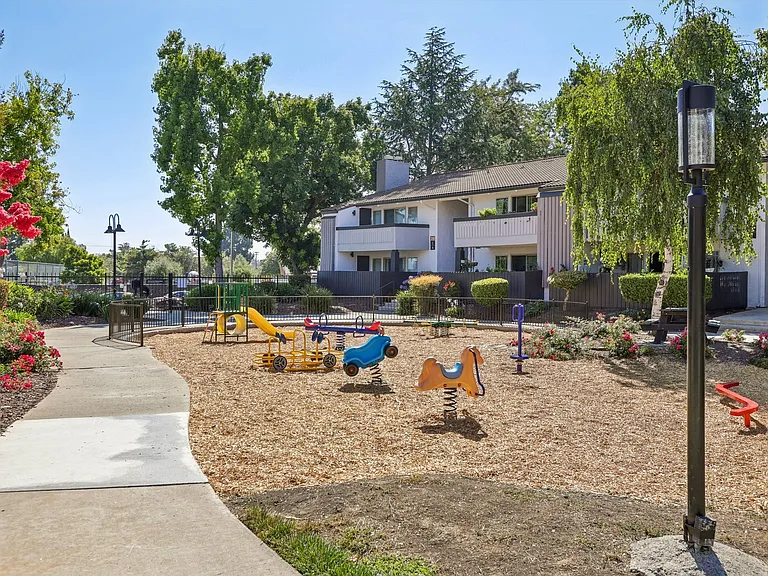 Summerwood Apartments — Photo 61