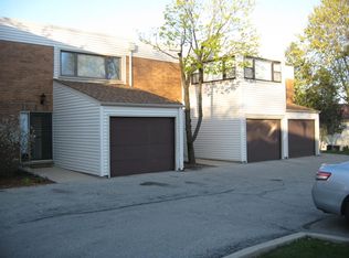 366 Willow Tree Ct, Hoffman Estates, IL 60169