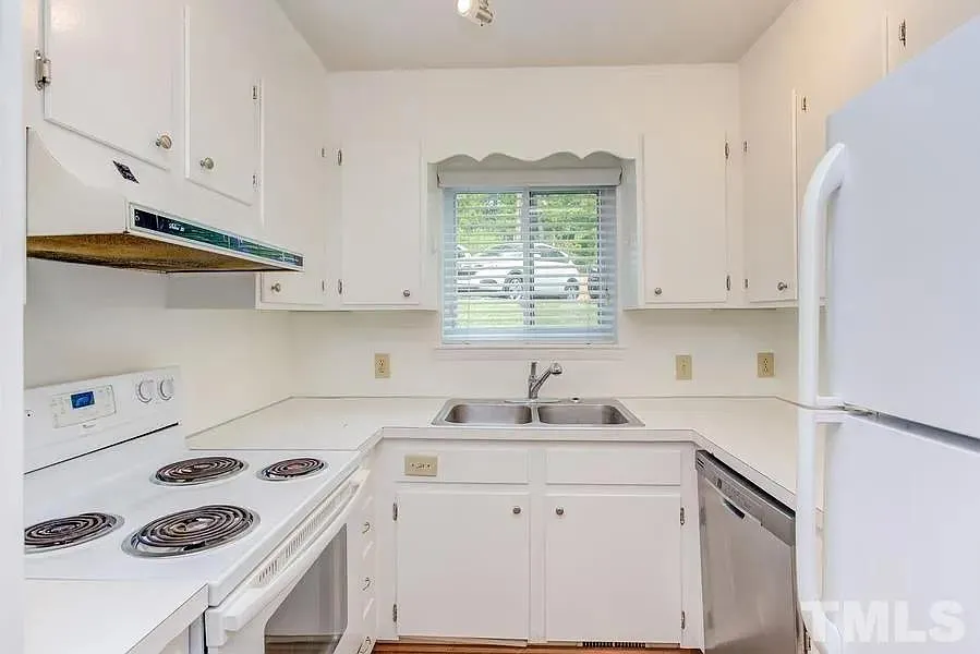 205 Sunrise Ln — Photo 3