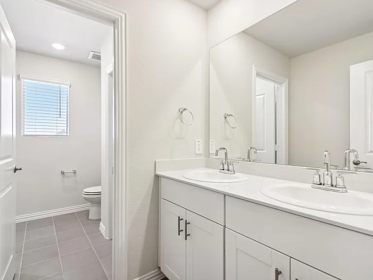 701 Easthill Dr — Photo 24
