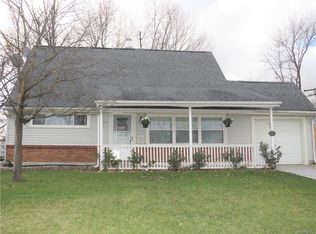 80 Marilyn Dr, Grand Island, NY 14072