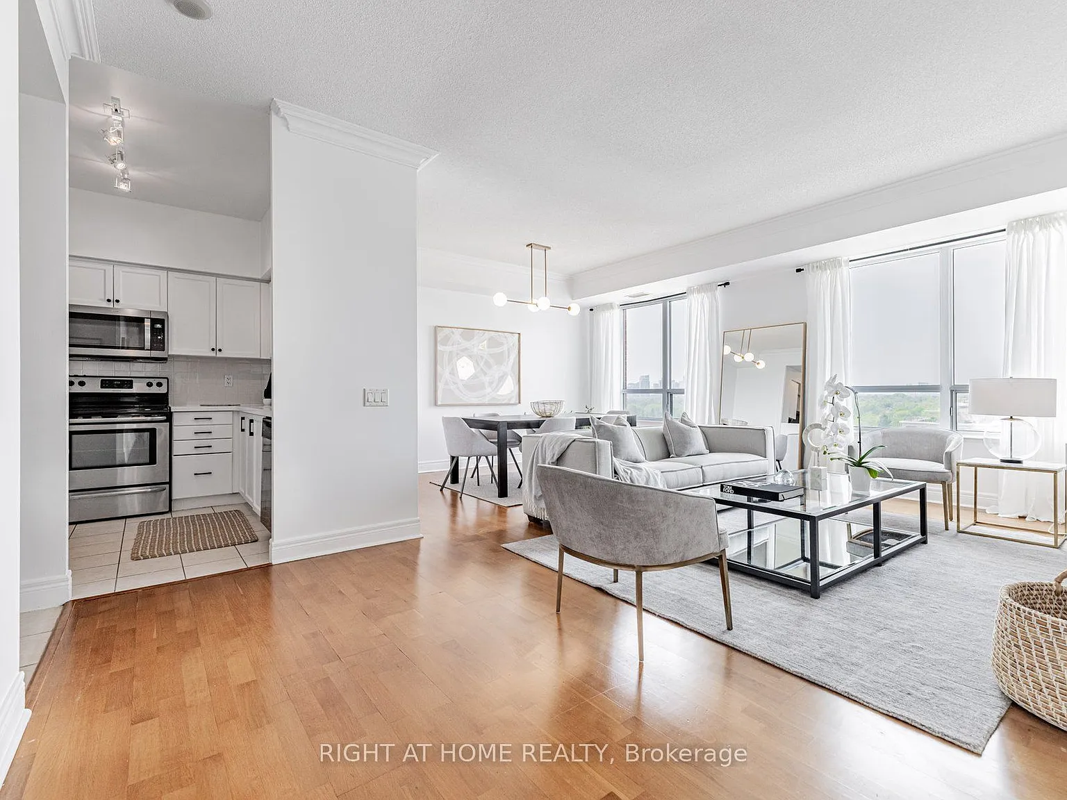 3 bed, $3,890 — Photo 2
