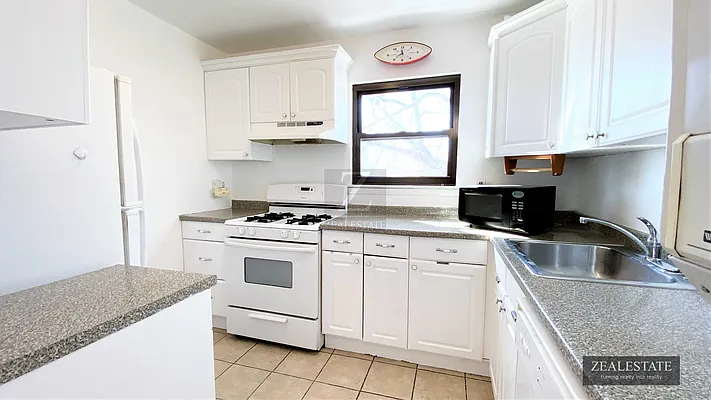 Rented by ZealEstate Group Inc | media 19