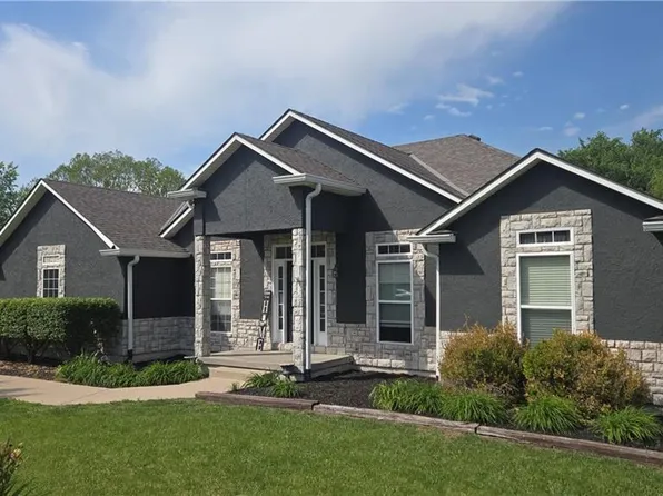 1611 Deer Run Rd, Oak Grove, MO 64075