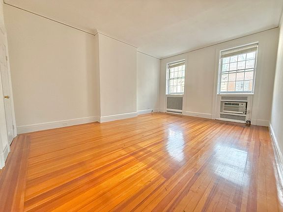 3rd image of 18 E 67th St APT 4A