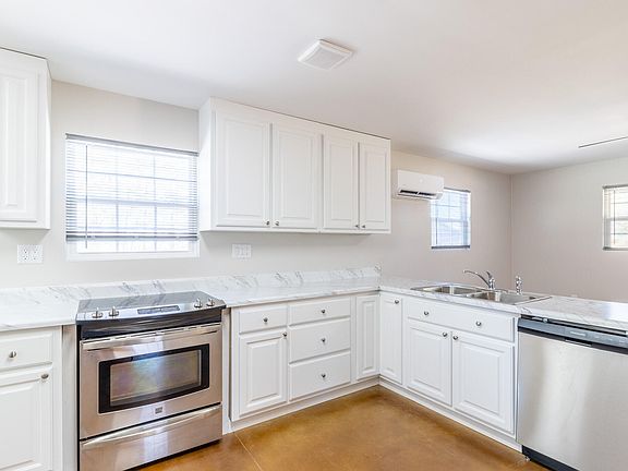 5th image of 456 N Ridge Ests