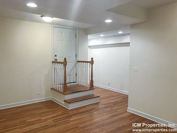 3rd image of 3949 N Pine Grove Ave #1