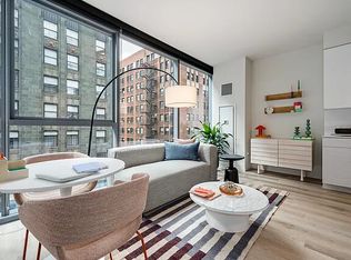 102 E Wacker Pl #1810, Chicago, IL 60601