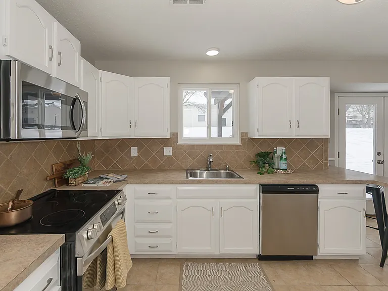 1300 Forest Creek Dr — Photo 18