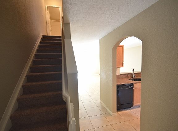 3rd image of 5959 London Ln