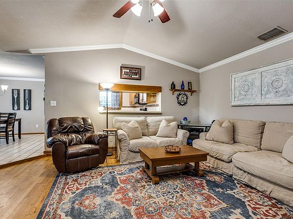 4th image of 332 Iberis Dr