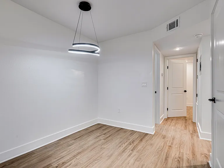 704 W 21st St #308 — Photo 7
