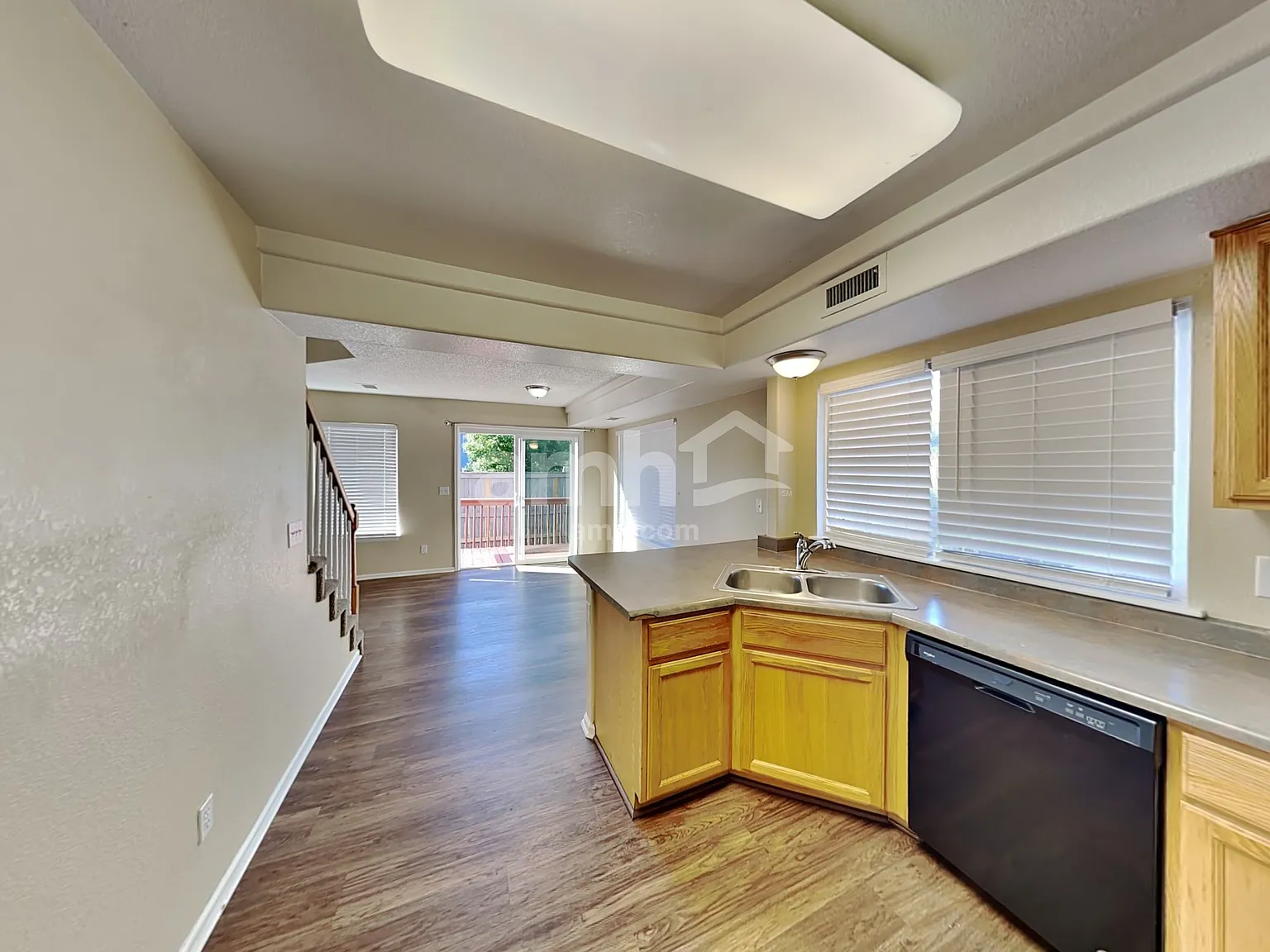 3 bed, 2.5 bath, 1646 sqft, $2,865 — Photo 4