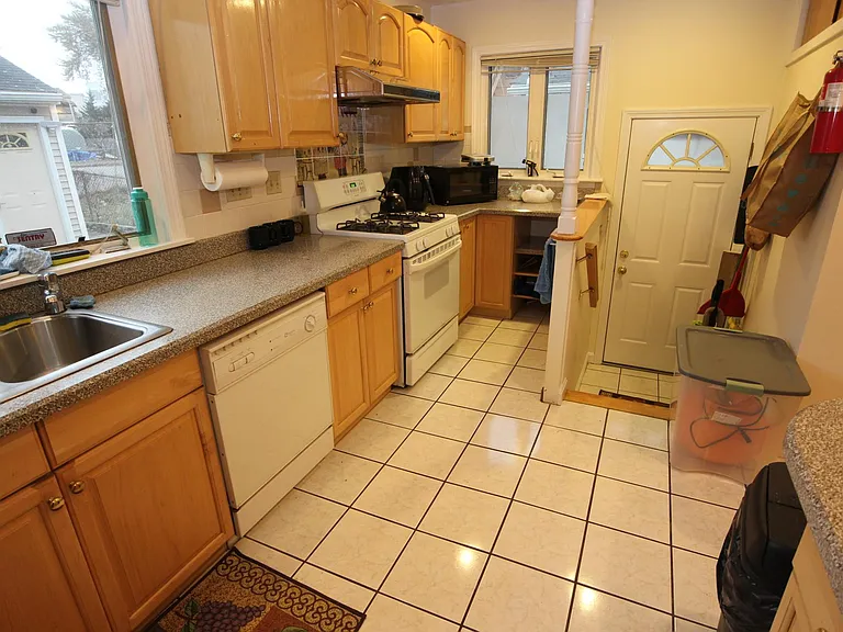 Western Ave — Photo 1