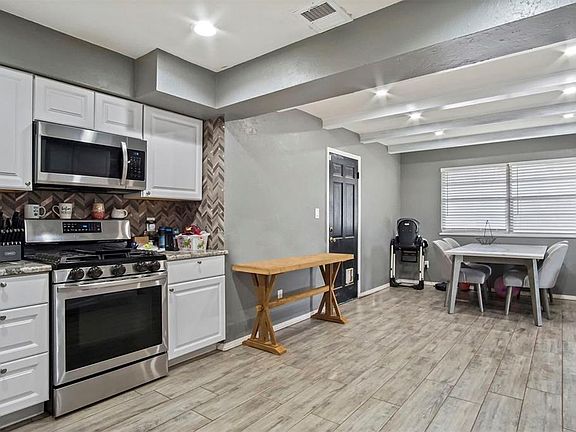 3rd image of 729 SW 40th St