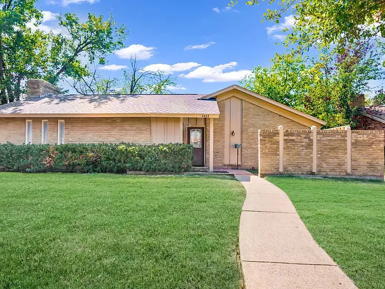 3817 Crater Lake Ct — Photo 5
