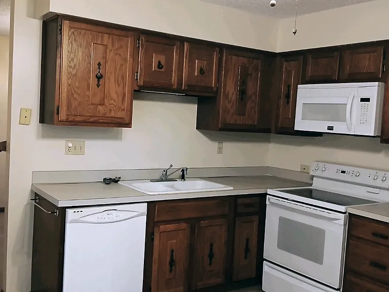 1630 Trelawney Dr — Photo 3
