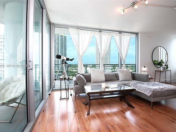 3rd image of 90 SW 3rd St APT 2113