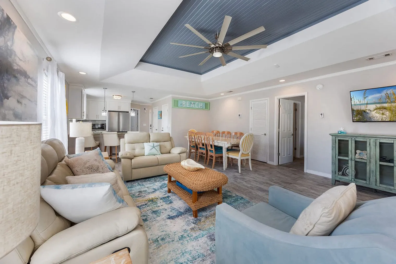 3 bed, 3.0 bath, 1463 sqft, $2,824 — Photo 3