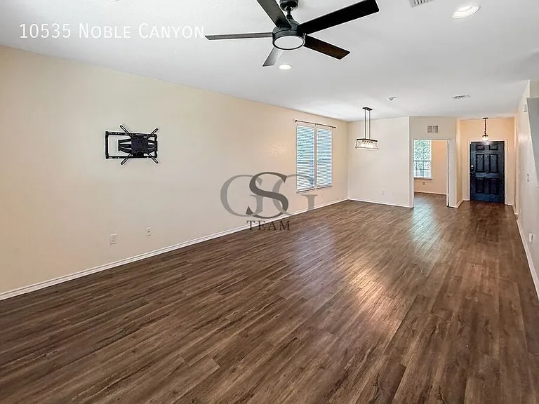10535 Noble Cyn — Photo 5