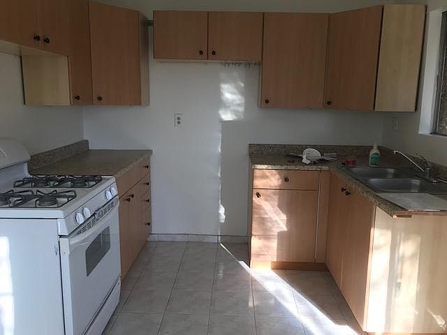 2nd image of 545 Kleaveland Pl