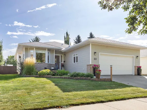 23 Highland Cres, Strathcona County, AB T8A 5N8