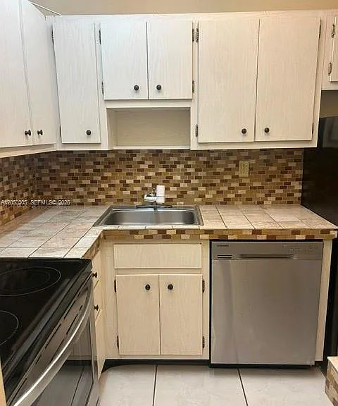 2899 Collins Ave #702 — Photo 14