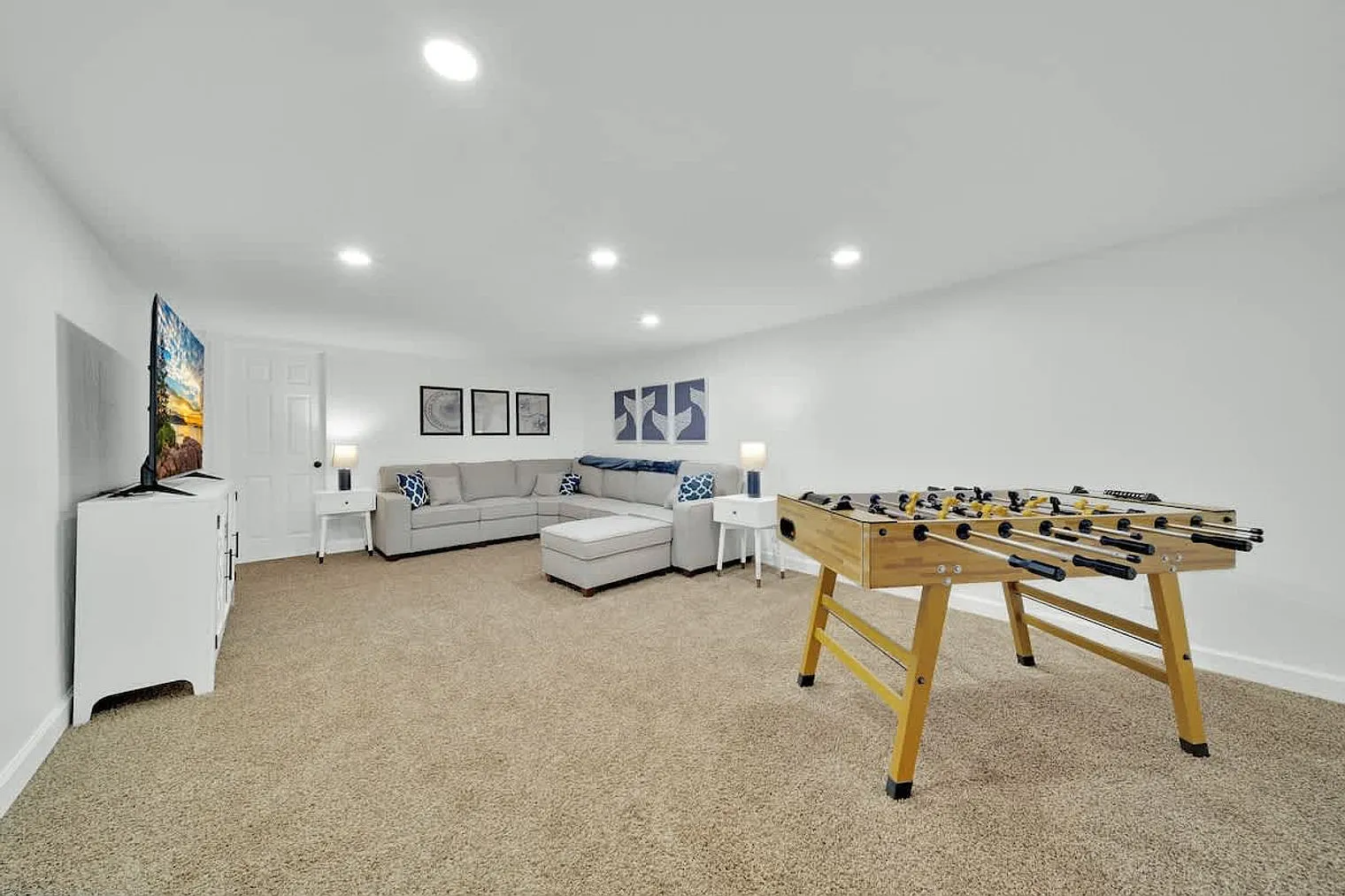 5 bed, 2.0 bath, 2992 sqft, $7,446 — Photo 2