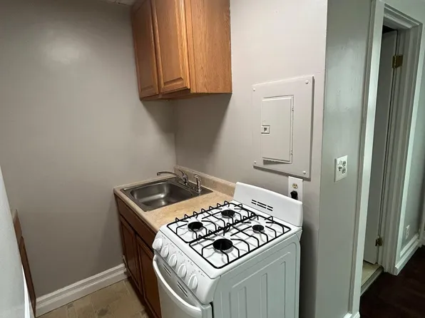 1 Park Cir, Milford, CT