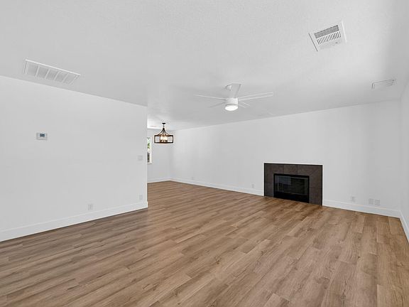 5th image of 2929 W Sinclair St