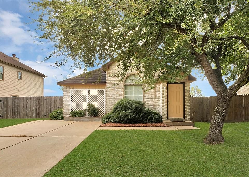 1st image of 1207 Bayou Glen Dr