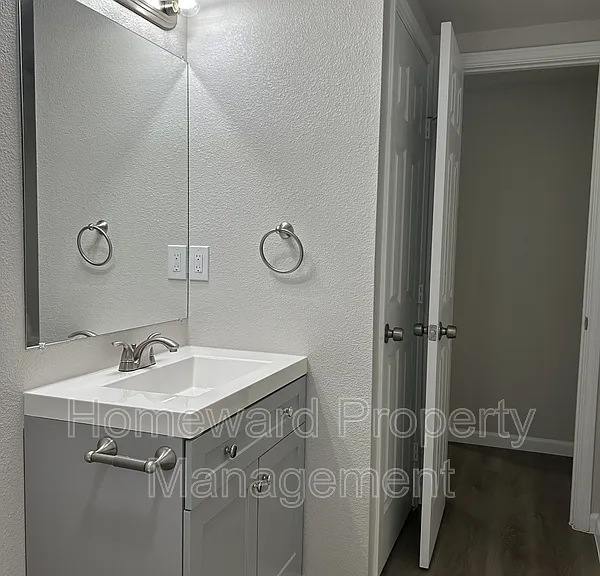 407 N Justin Ave #D — Photo 10