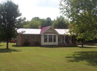 1744 Austin Rd, Lafayette, TN 37083